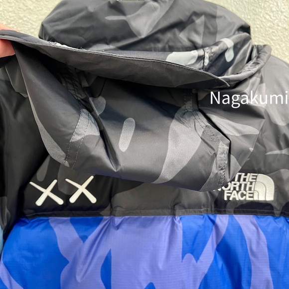 ππ NWT Kaws x the north face retro nuptse shell puffer jacket - Picture 3 of 6